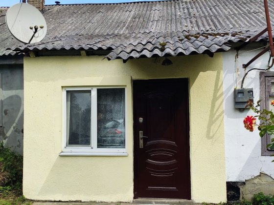 Продається частина будинку барачного типу 34м2, дві кімнати. Славута