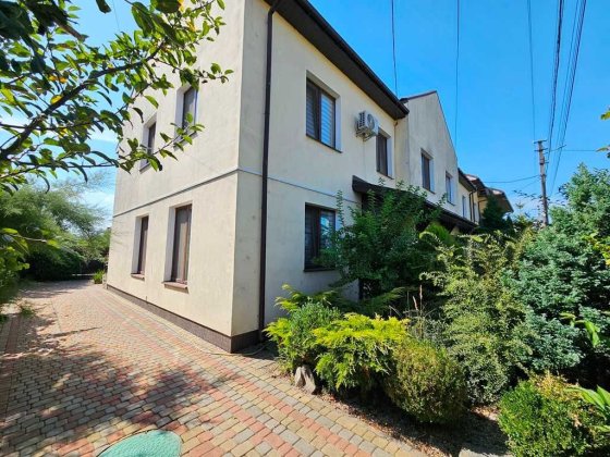 Продається сучасний цегляний будинок з ремонтом,меблями та технікою... Стрый