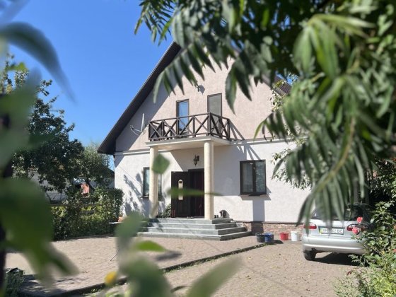 Чарівний австрійський котедж біля річки Фастів