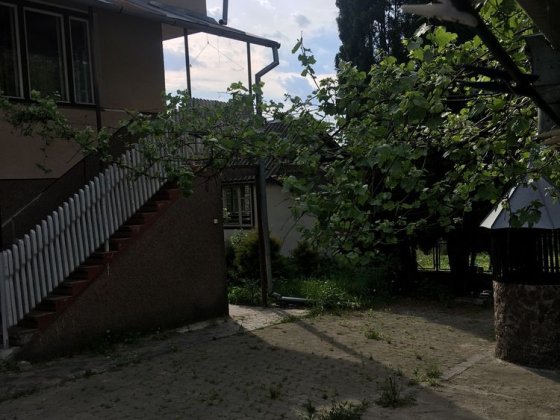 Продам хороший і уютний будинок на окраїні міста. Хуст