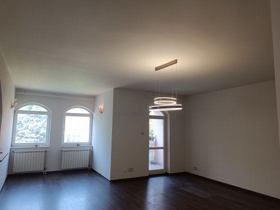 М.Хуст вул. Львівська 163 . дуже хороша планіровка з літнім домиком. Хуст