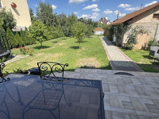 Будинок + озеро + басейн = ідеальний простір для життя Шептицький