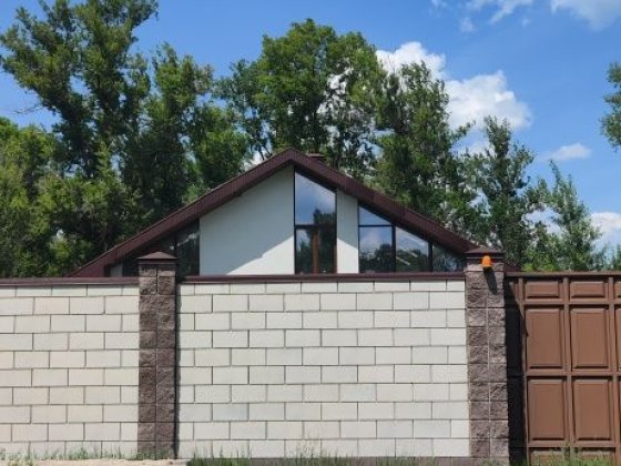 Продам двухэтажный современный дом на берегу реки Чугуев