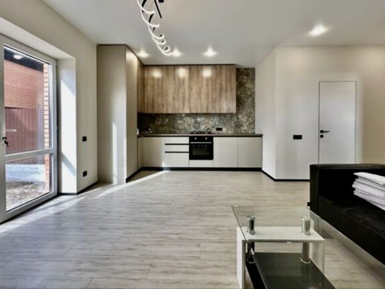 Продам таунхаус з центральними комунікаціями. Якісний ремонт Агрономичное