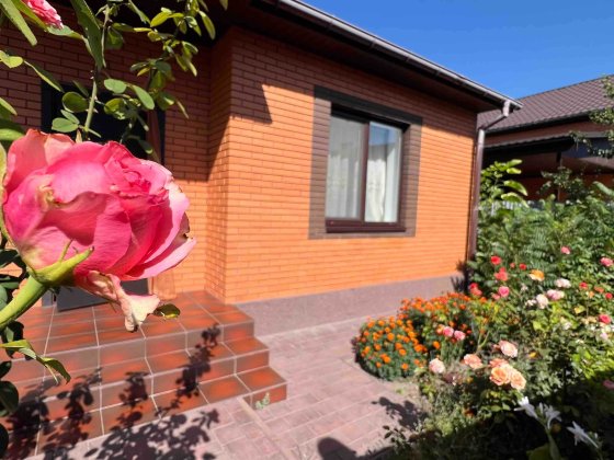 Продаж будинку з гаражем і ділянкою на 4.8 сотки, с. Вінницькі Хутори Винницкие Хутора