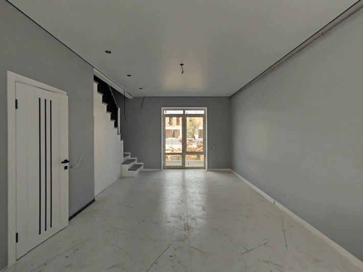 Продаж 2 поверхового таунхауса з ремонтом - фото 1