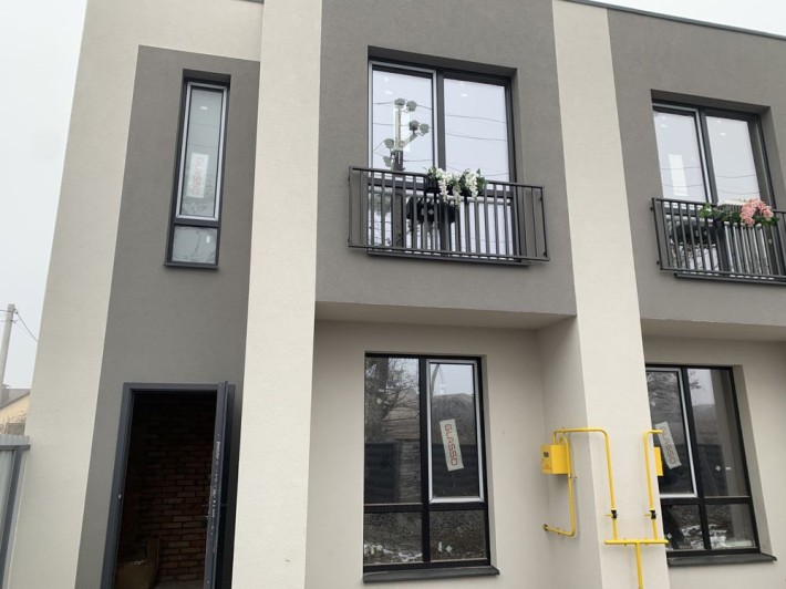 Продаж 2 поверхового таунхауса, 73 кв. м, 2 кімнати, на вул. Мирна - фото 1