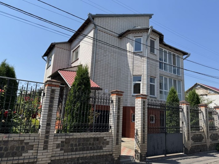 Продаж добротного хазяйського будинку, 12 соток землі, Зарванці. - фото 1