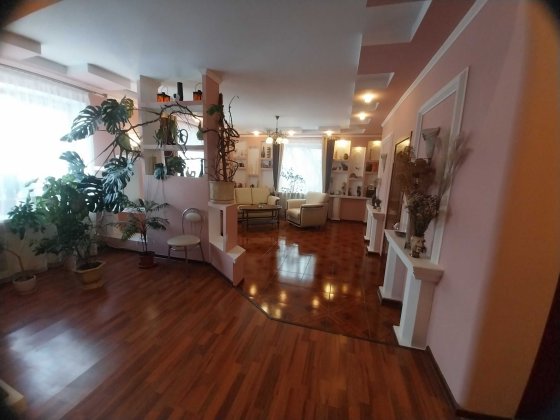 Продам сучасний житловий будинок в с. Лука-Мелешківська Лука-Мелешковская