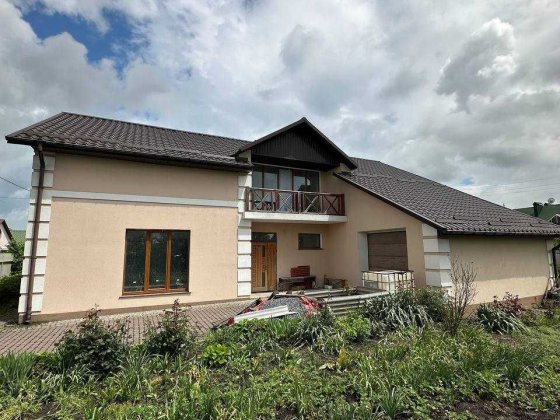 Продаж великого будинку для сім'ї Хмельницький