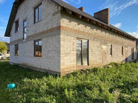 Продаж будинку с Рованці Рованцы