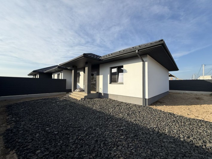 Продаж дуплексу на дві сімʼї поряд з ЖК Сімейна Фортеця у Струмівці. - фото 1