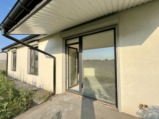 Продам новий будинок, з розпочатим ремонтом в Підгородне,єОселя