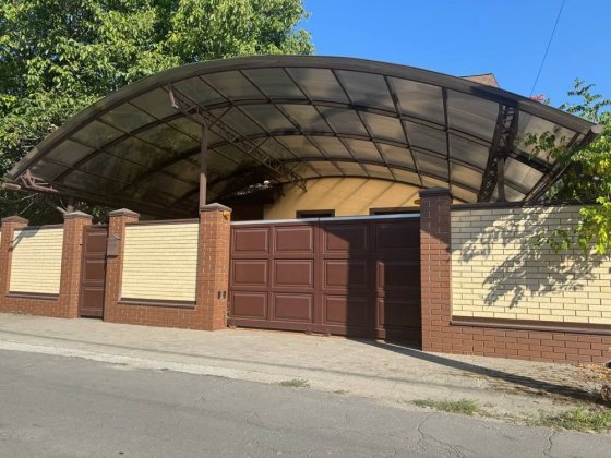 Продам шикарный дом в центре Обуховки