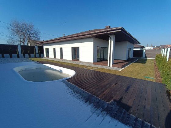 Продаж сучасного будинку в котеджі в селі Новоолександрівка Новоалександровка