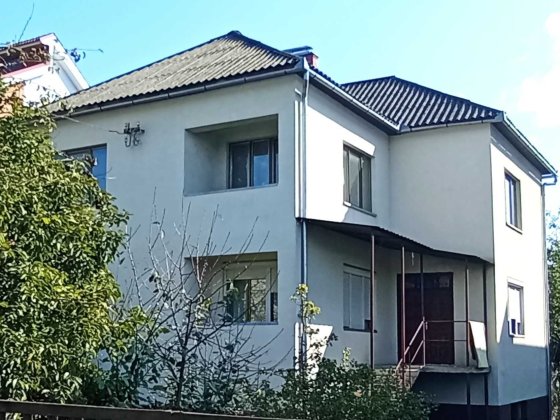 Продаємо будинок з чудовим садом  у місті Свалява Свалява
