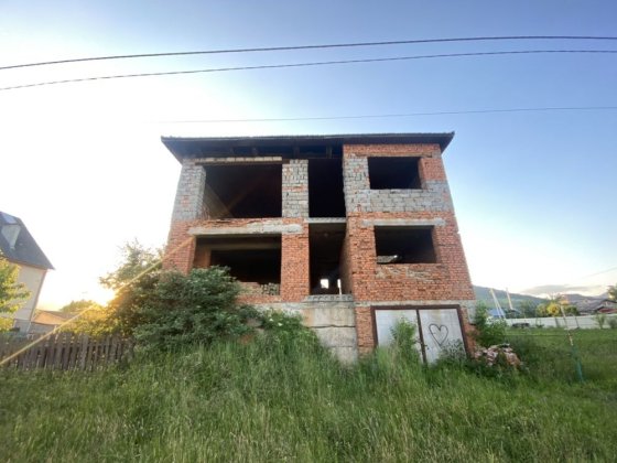 Будинок ( коробка) Свалява