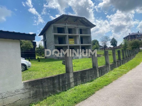 Продається 3 поверховий будинок у с. Велятино Велятино