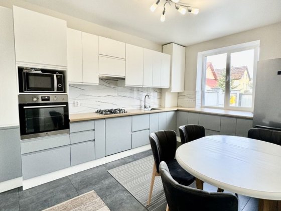 Таунхауз з ремонтом, меблями та технікою, Івано-Франківськ, с.Крихівці Криховцы