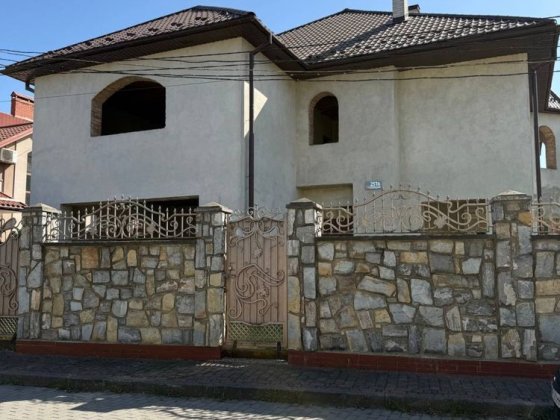 Будинок в 10 хв від Центру Угорники