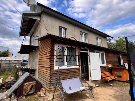 Продається малий житловий будинок з новим недобудованим будинком Надворная