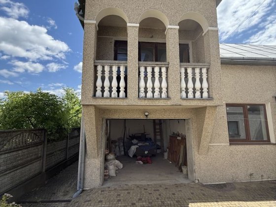 Продається просторий будинок з ремонтом — м. Тисмениця Тысменица