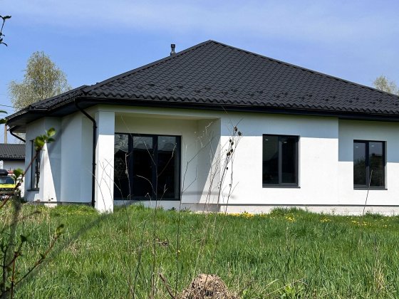 Сучасний будинок 150м² у Драгомирчанах простора ділянка, гараж, тераса Драгомирчани