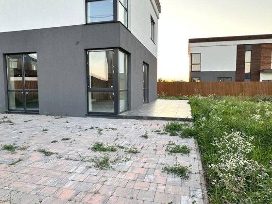 Коттеджный городок с бассейнами и озерами Белогородка