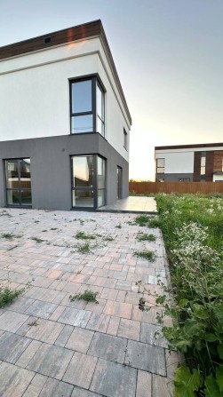 Коттеджный городок с бассейнами и озерами - фото 1