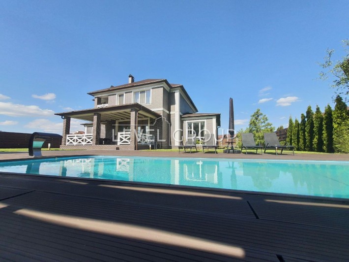 Козин, продажа нового дома с ремонтом и бассейном в городке! - фото 1