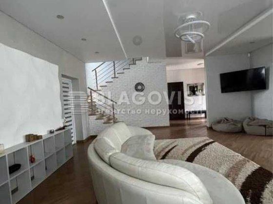 Продаж будинку з ремонтом Гатне Крюківщина до метро Теремки-4 км Гатное