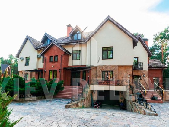 Продаж будинку на дві родини в елітній лісовій частині смт. Козин Козин