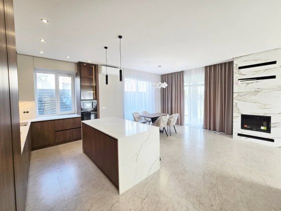 Будинок у містечку 203 м2 камін новий ремонт панорама с. Ходосівка Ходосівка