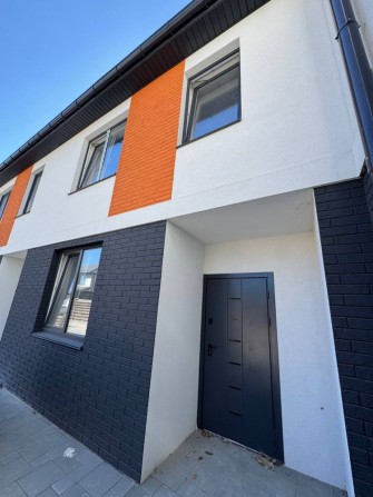 Таунхаус в зручній локації Ворзеля - фото 1