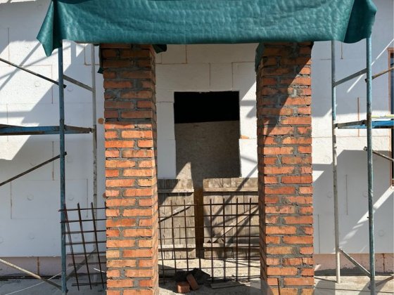 Двоповерховий будинок з великою територією в м. Білогородка Белогородка