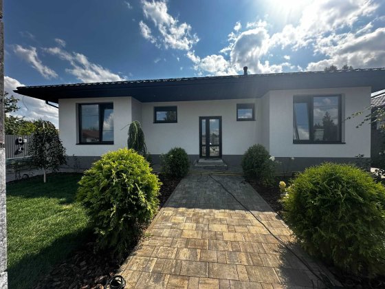 Будинок з дизайнерським ремонтом преміального класу Гореничі