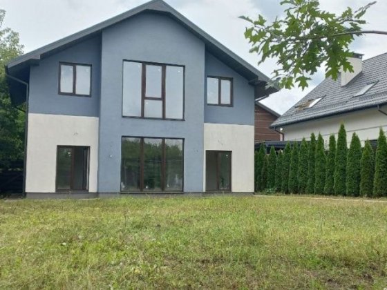 Продам шикарний двоповерховий будинок в Гореничах. До Києва 10 км. Гореничі