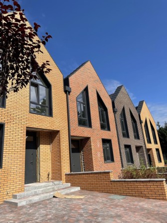 Продам таунхаус (105м2), поруч ліс та озеро! 15хв до Києва - фото 1