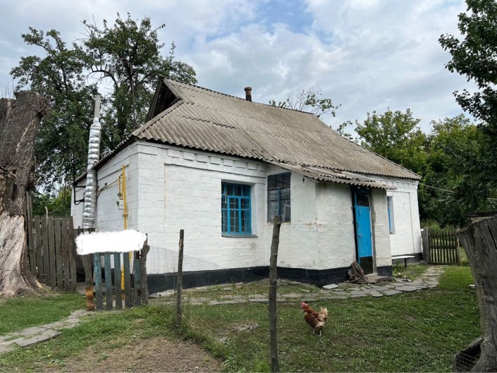 Продам будинок з просторою ділянкою в місті Узин - фото 1