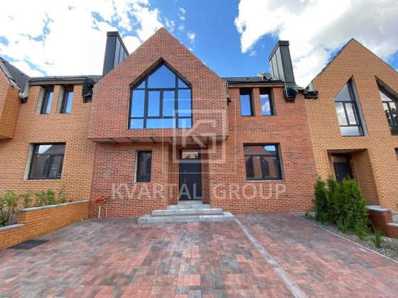 Продам таунхаус (125м2). ВСІ КОМУНІКАЦІЇ ! Поруч озеро Стоянка