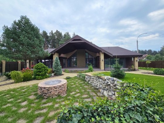 Автономний будинок 297 м2 басейн сон батареї у містечку с. Березівка