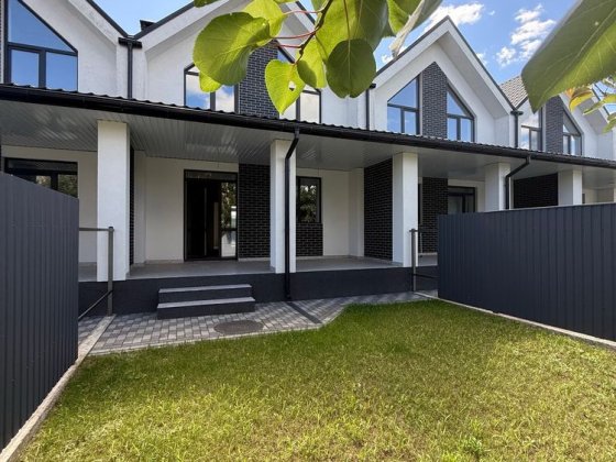 Продам Будинок 110м2, земельна ділянка 4 сотки, Центр с.Гора,15кмКиїв Кедина Гора