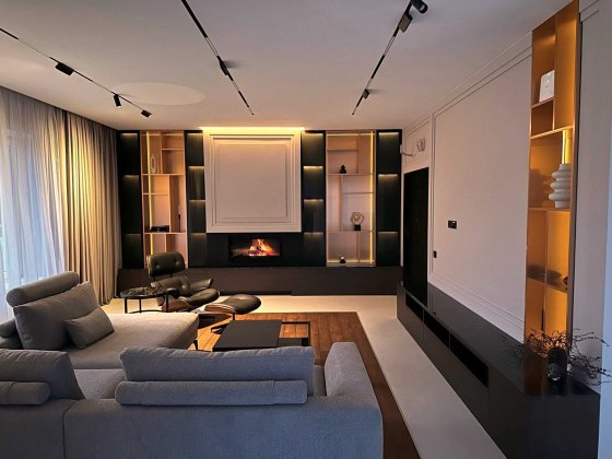 Будинок із новим сучасним оздобленням 356 м.кв на ділянці 18 сот. в КМ Іванковичі