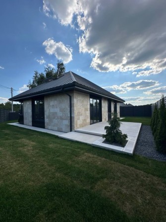 Одноповерховий будинок на 5 сотках у Іванковичах, Газ, фасад травертин - фото 1