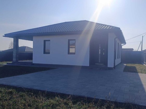 Готовий будинок з террасою! 5 соток. Поруч озеро. Газ можно підключити Микуличи