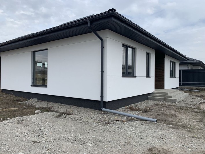 Продаж котеджного будинку в закритому містечку. ділянка 8-сот - фото 1