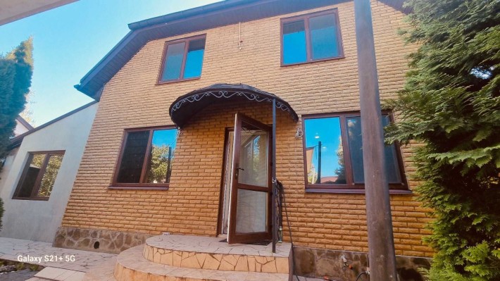 Продам 2 єт. кирпичній дом 220 кв.м. в с.Осещина,6 соток земли - фото 1