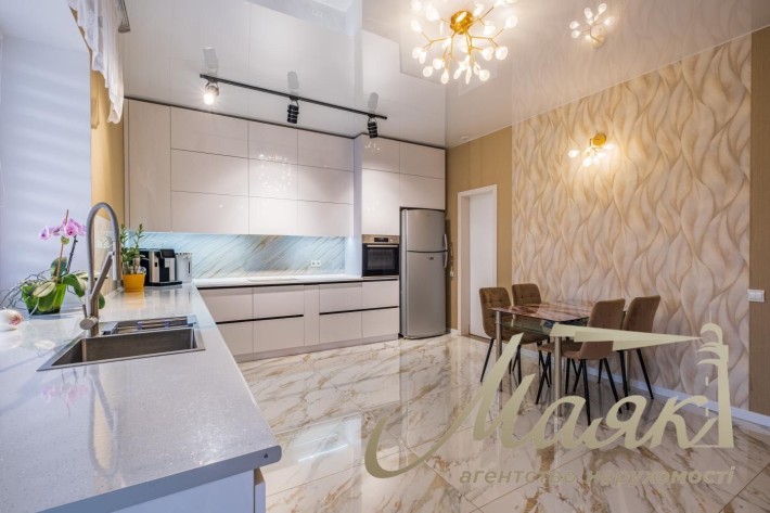 Продажа одноэтажного дома 182.6 м2 в с. Погребы, Броварский р-н. - фото 1