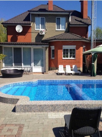 Дом с бессейном сауной мебелью и техникой большой участок 1Га - фото 1