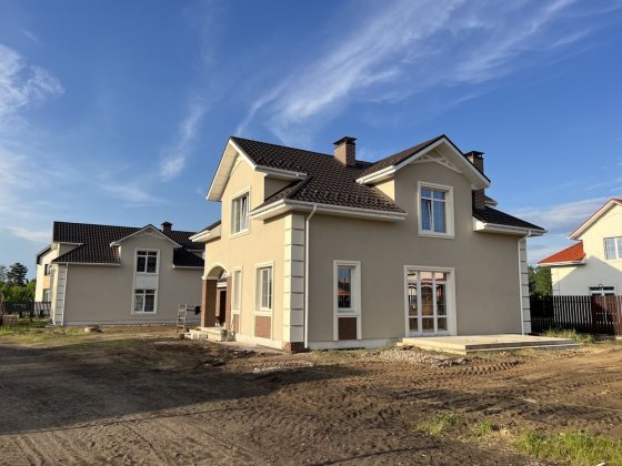 Елегантний новий будинок в Щасливому Счастливое